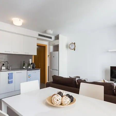 Apartamentos Cornellalux 2 Cornellà de Llobregat Buitenkant foto