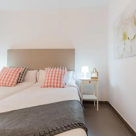 Apartamentos Cornellalux 2 Cornellà de Llobregat Buitenkant foto
